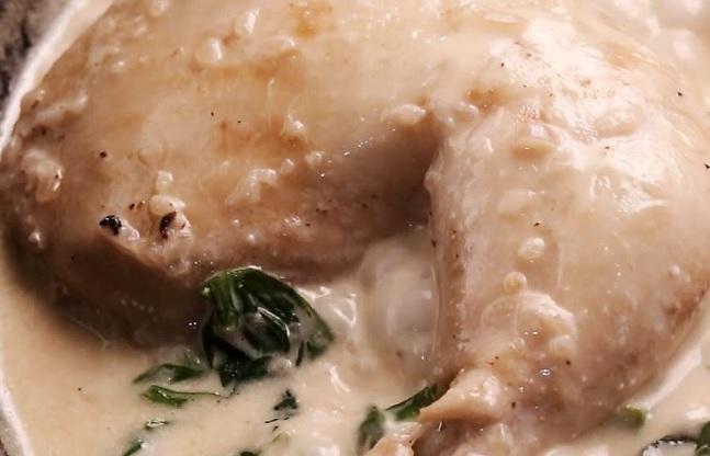 Read more about the article Keto Chicken Florentine